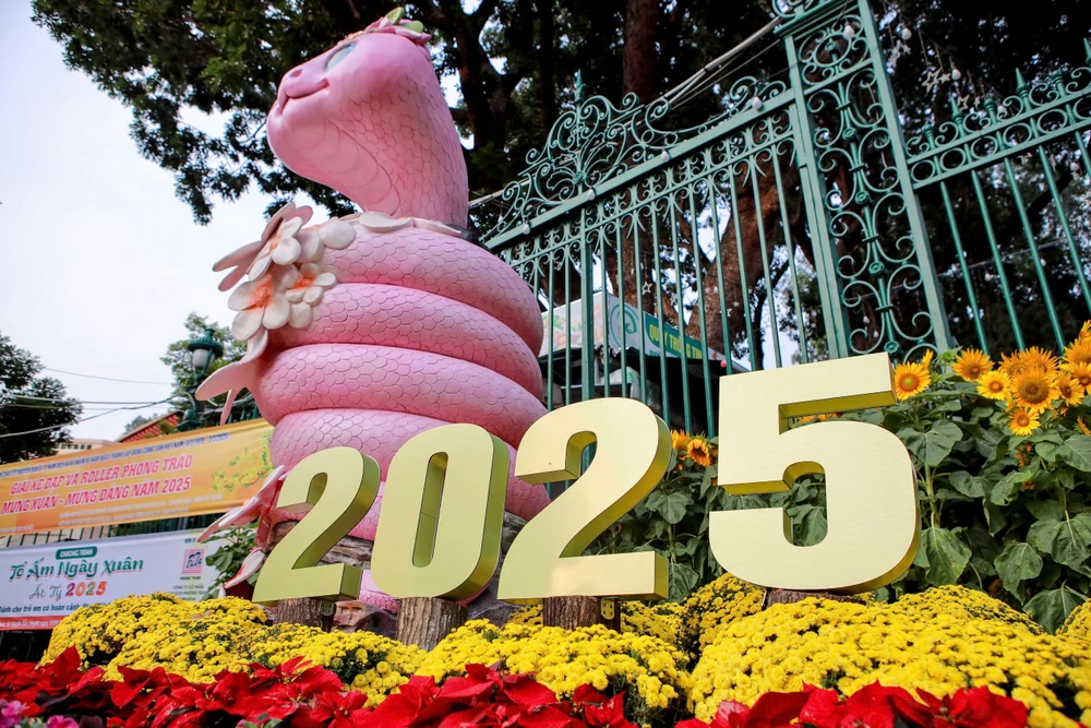 Điểm mặt các linh vật rắn độc đáo tại TPHCM (14).jpg