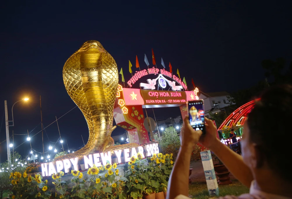 Điểm mặt các linh vật rắn độc đáo tại TPHCM (21).JPG