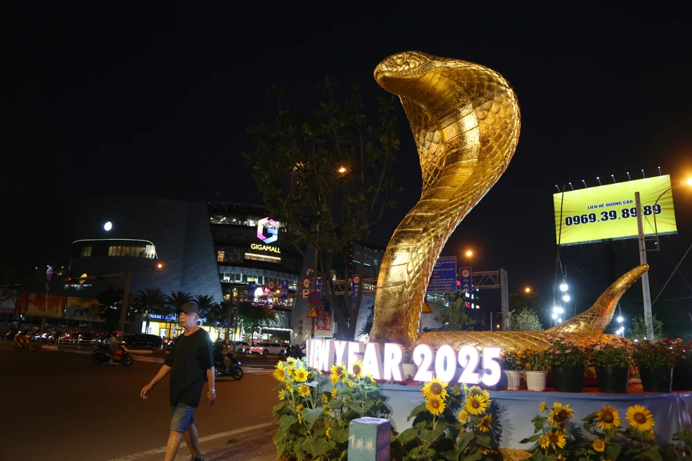 Điểm mặt các linh vật rắn độc đáo tại TPHCM (22).JPG