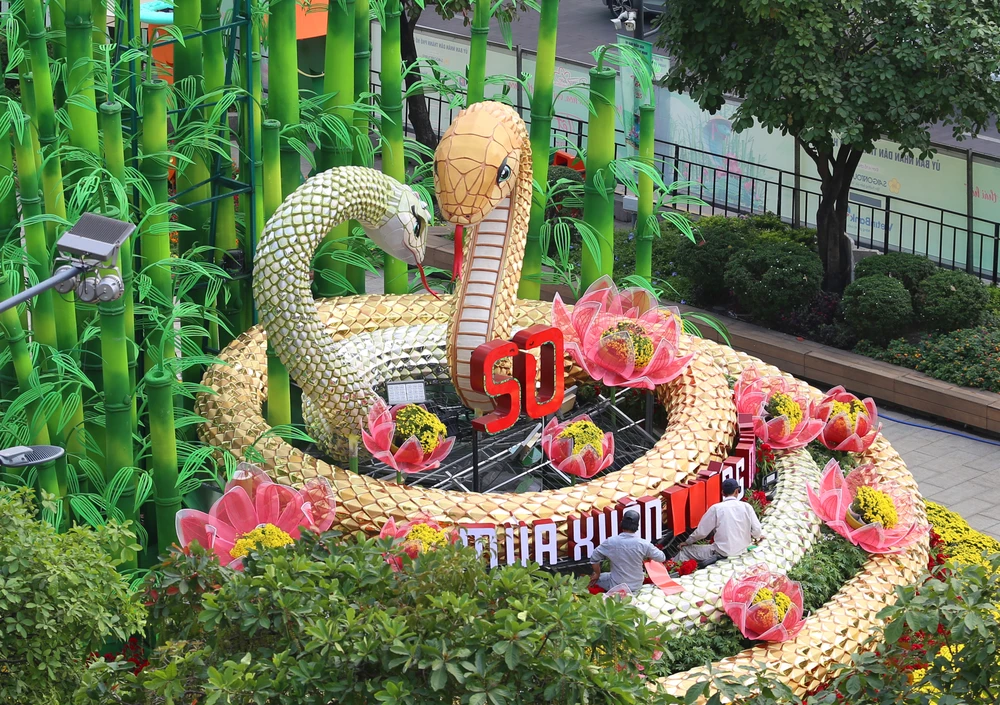 Điểm mặt các linh vật rắn độc đáo tại TPHCM (24).JPG