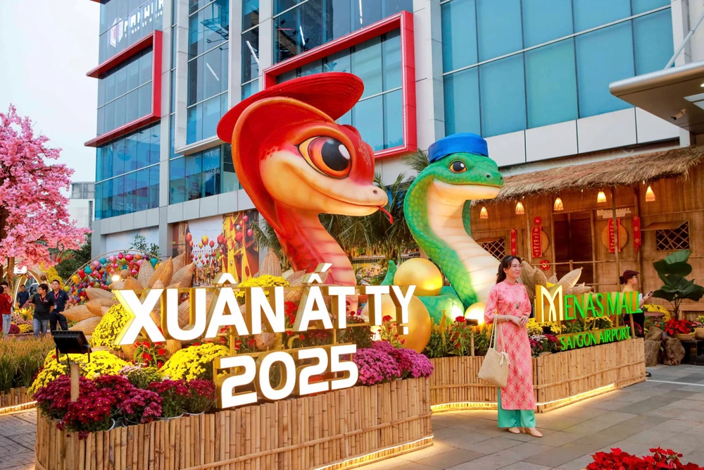 Điểm mặt các linh vật rắn độc đáo tại TPHCM (4).jpg