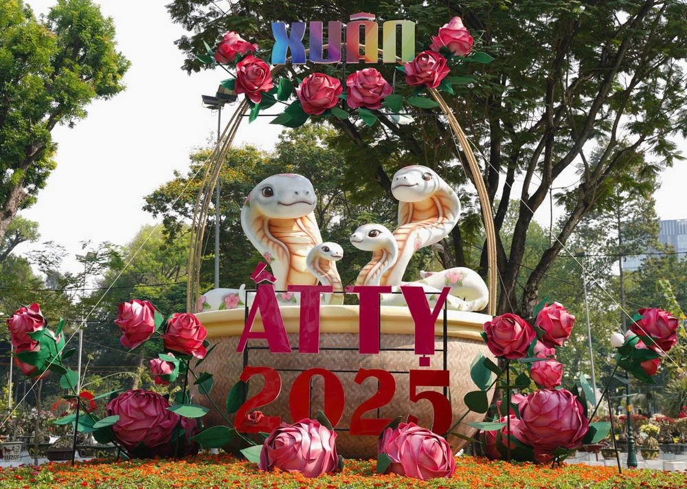 Điểm mặt các linh vật rắn độc đáo tại TPHCM (5).jpg