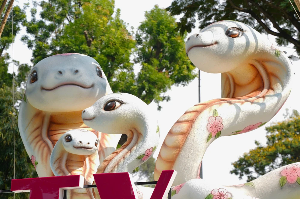 Điểm mặt các linh vật rắn độc đáo tại TPHCM (6).jpg