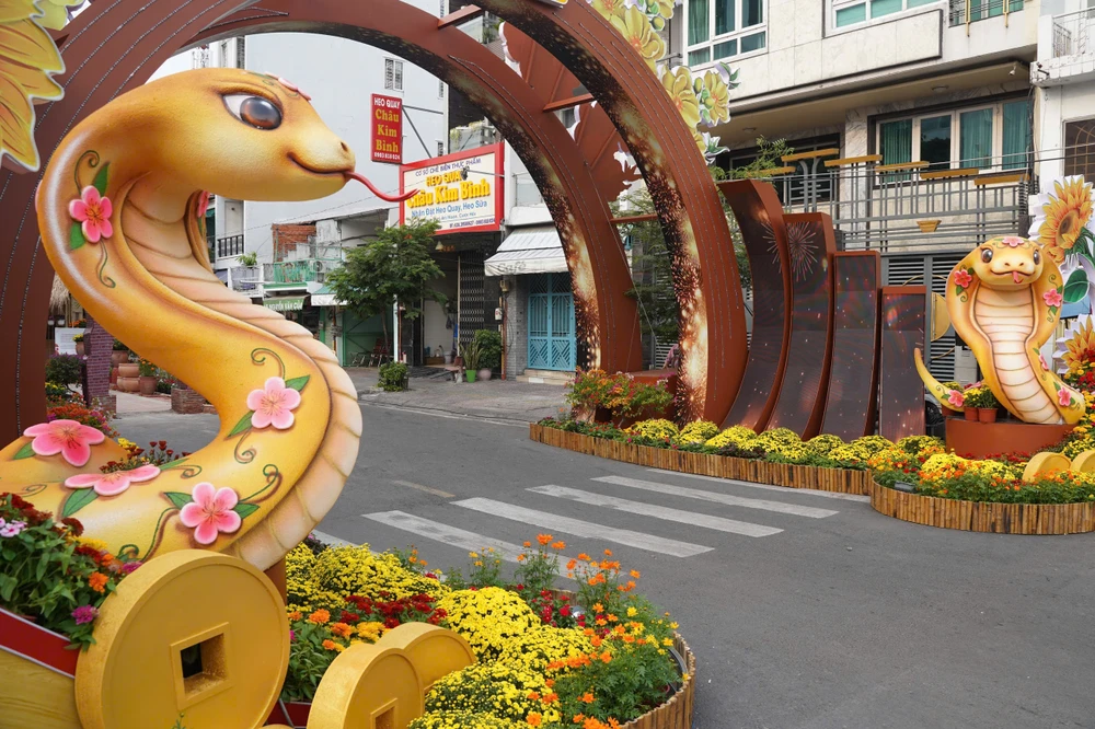 Điểm mặt các linh vật rắn độc đáo tại TPHCM (8).jpg