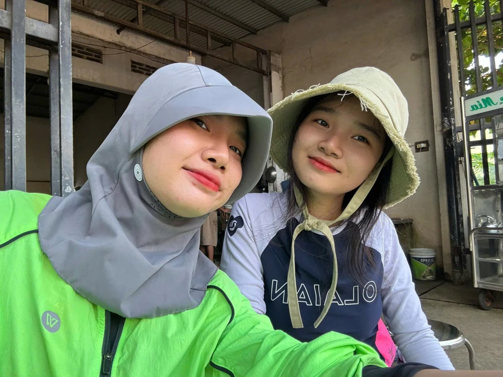 Hai cô gái Gen Z và hành trình đi bộ từ Sài Gòn về quê ăn Tết (12).jpg