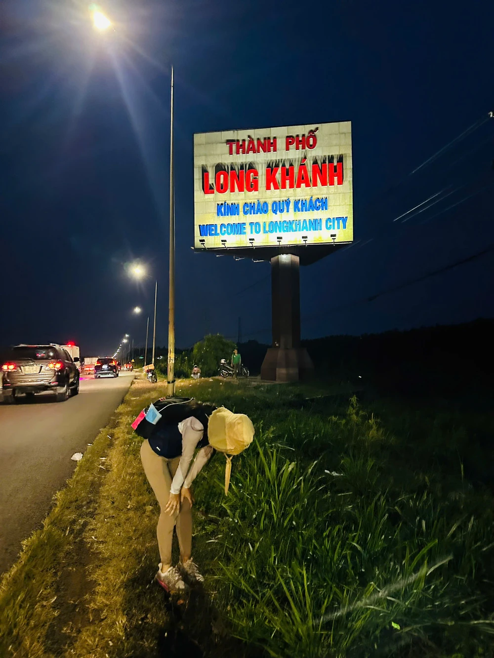 Hai cô gái Gen Z và hành trình đi bộ từ Sài Gòn về quê ăn Tết (13).jpg