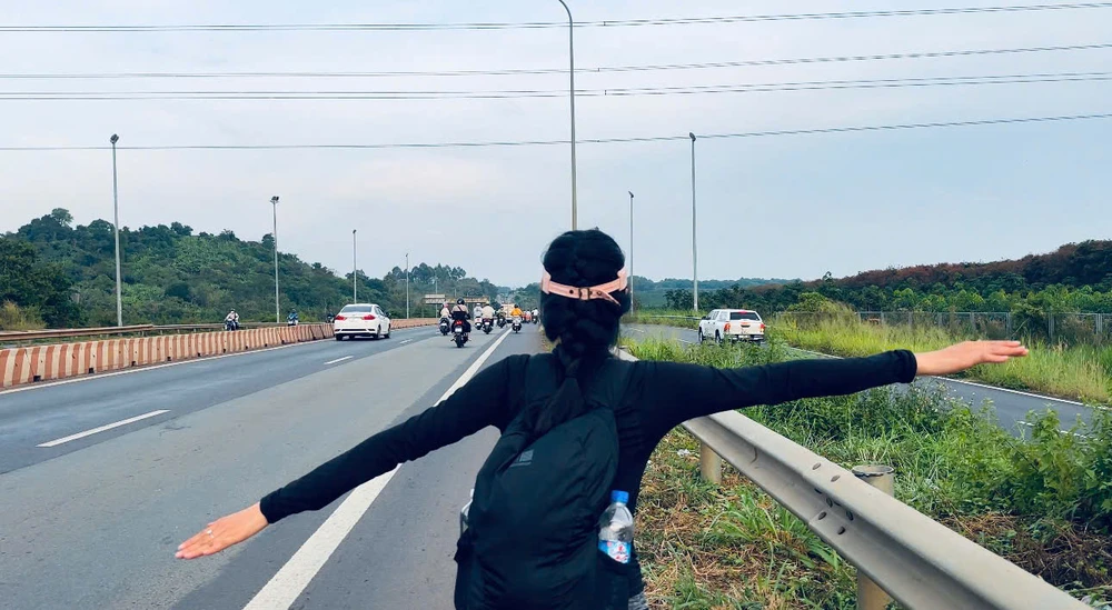 Hai cô gái Gen Z và hành trình đi bộ từ Sài Gòn về quê ăn Tết (16).jpg