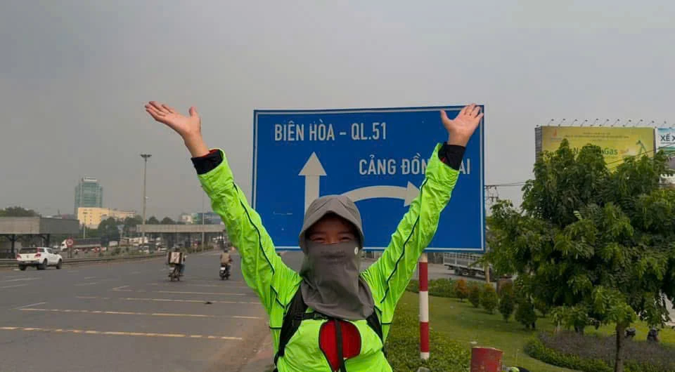 Hai cô gái Gen Z và hành trình đi bộ từ Sài Gòn về quê ăn Tết (17).jpg