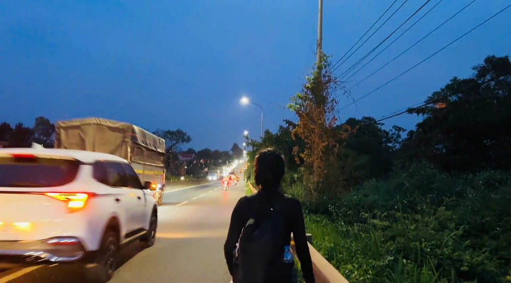 Hai cô gái Gen Z và hành trình đi bộ từ Sài Gòn về quê ăn Tết (6).jpg