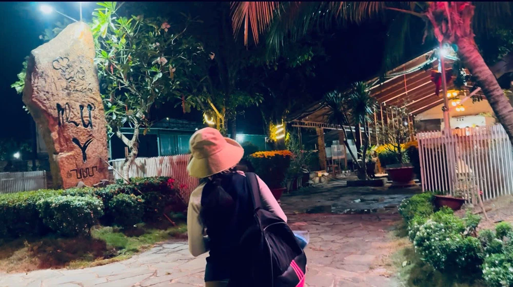 Hai cô gái Gen Z và hành trình đi bộ từ Sài Gòn về quê ăn Tết (7).jpg