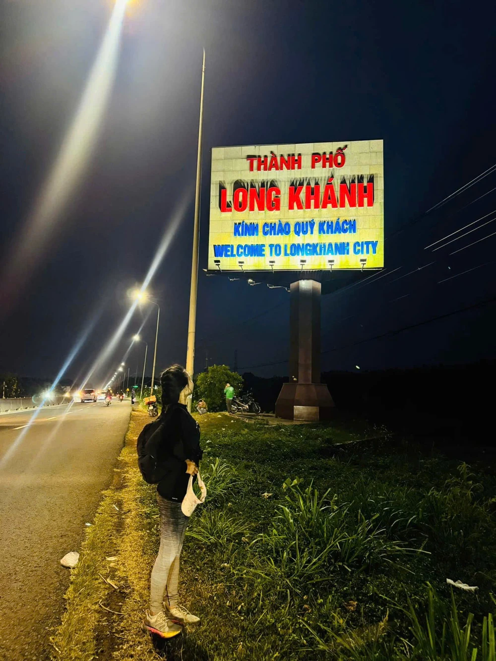 Hai cô gái Gen Z và hành trình đi bộ từ Sài Gòn về quê ăn Tết (9).jpg