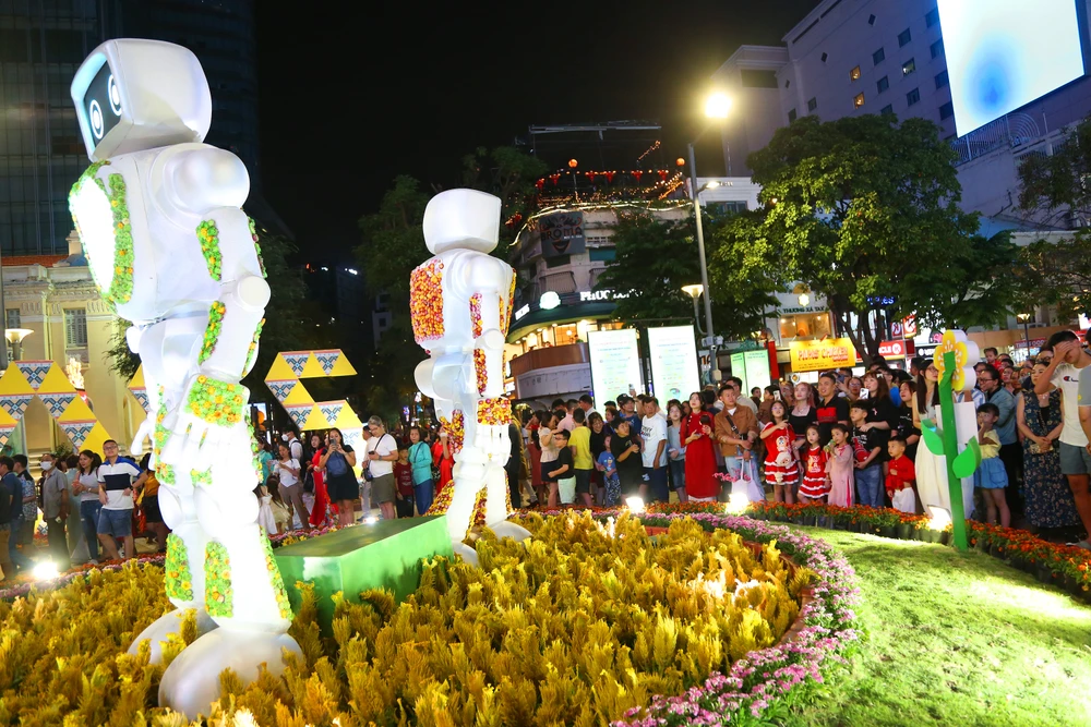 Đường hoa Nguyễn Huệ Tết Ất Tỵ 2025 (12).JPG