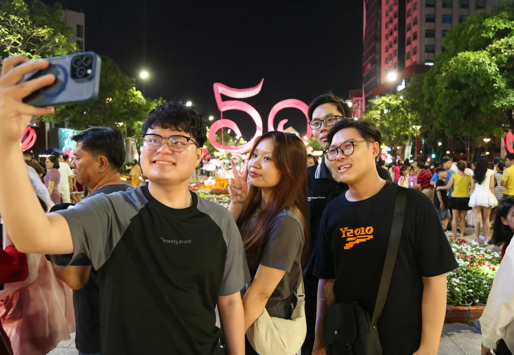 Đường hoa Nguyễn Huệ Tết Ất Tỵ 2025 (14).JPG