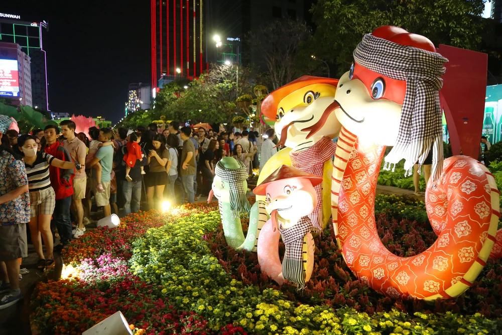 Đường hoa Nguyễn Huệ Tết Ất Tỵ 2025 (20).JPG