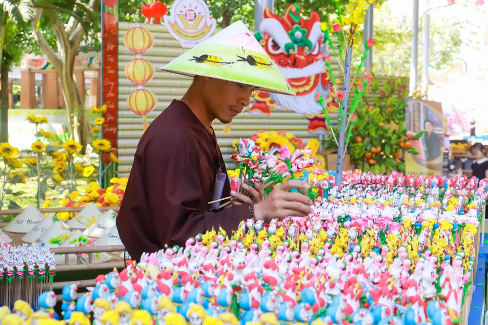 TP.HCM Hàng nghìn người du lịch Tết trở về tuổi thơ (1).jpg