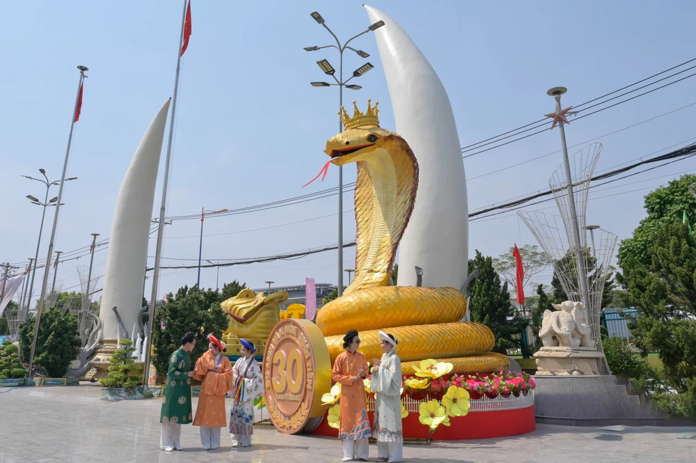 TP.HCM Hàng nghìn người du lịch Tết trở về tuổi thơ (3).jpg