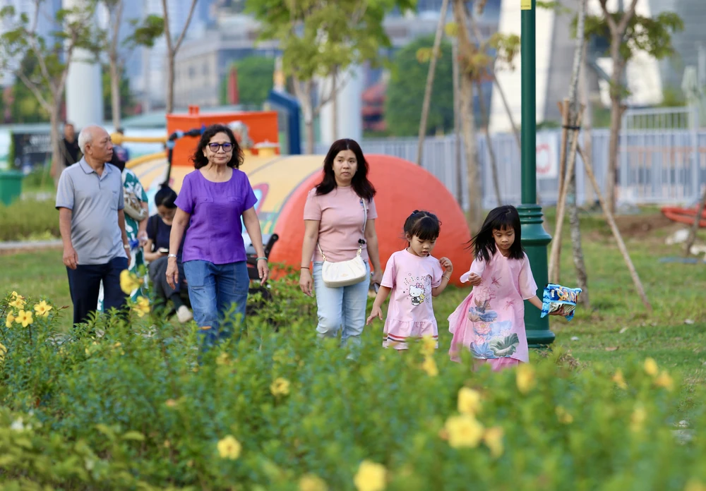 bờ sông Sài Gòn phía Thủ Thiêm (18).jpg