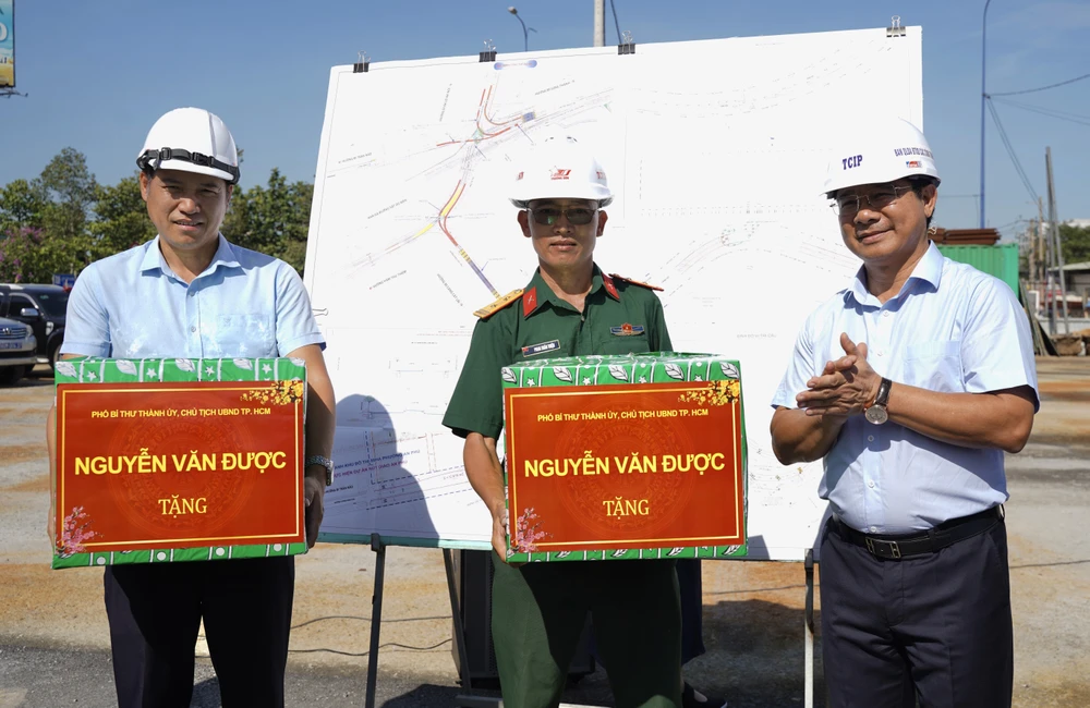 Chủ tịch UBND TP.HCM Nguyễn Văn Được thị sát các dự án giao thông trọng điểm (27).JPG