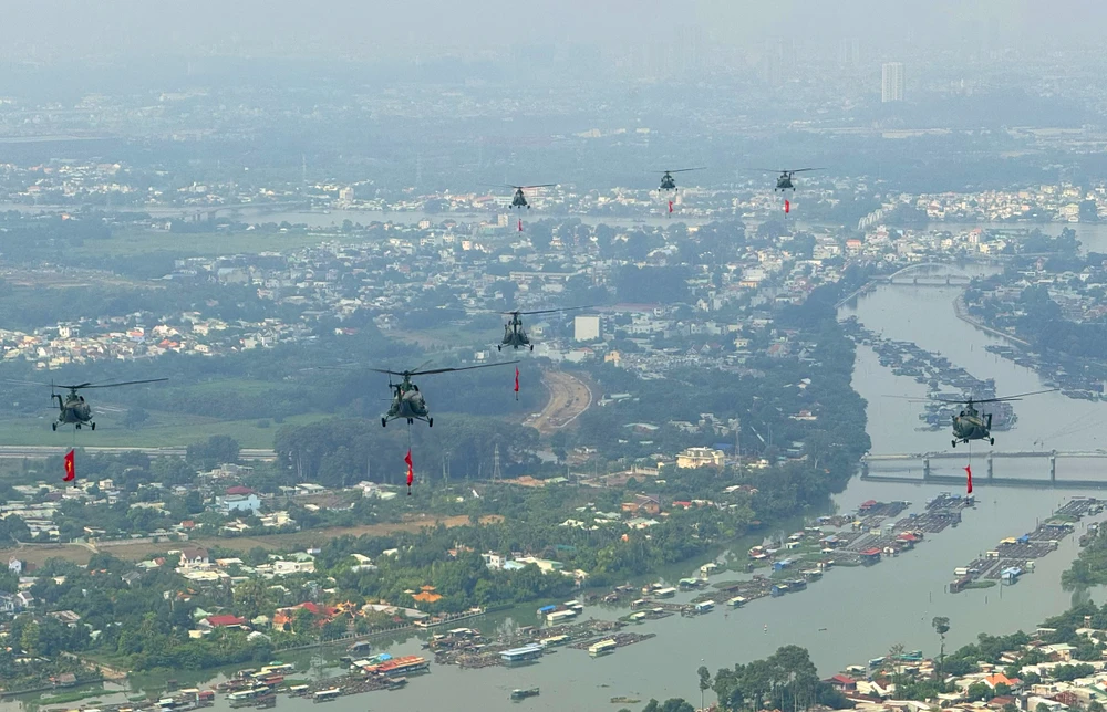 bay kéo cờ (1).jpg