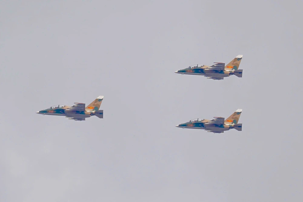 bay kéo cờ (17).jpg