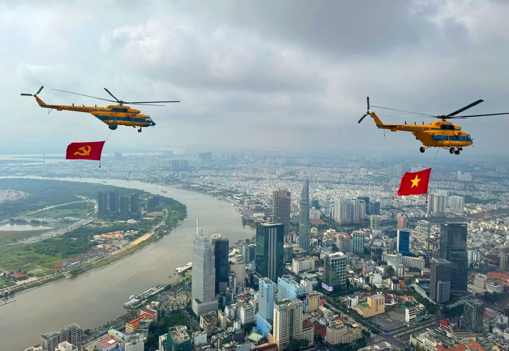 bay kéo cờ (5).jpg