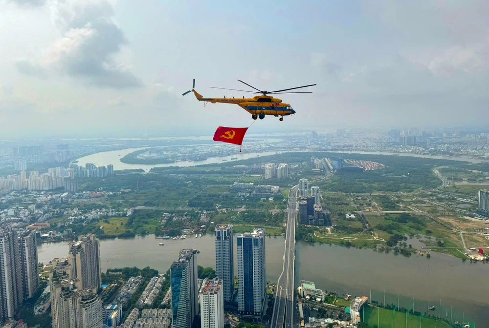 bay kéo cờ (7).jpg