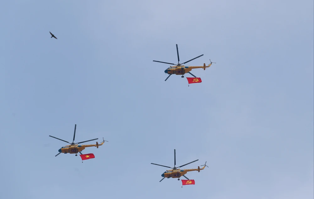 bay kéo cờ (9).jpg