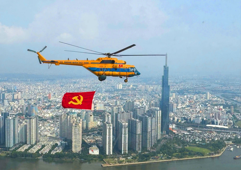 bay kéo cờ (9).jpg