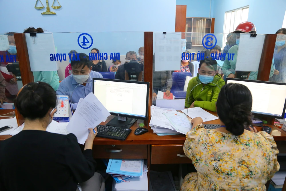 đội ngũ cán bộ (3).JPG