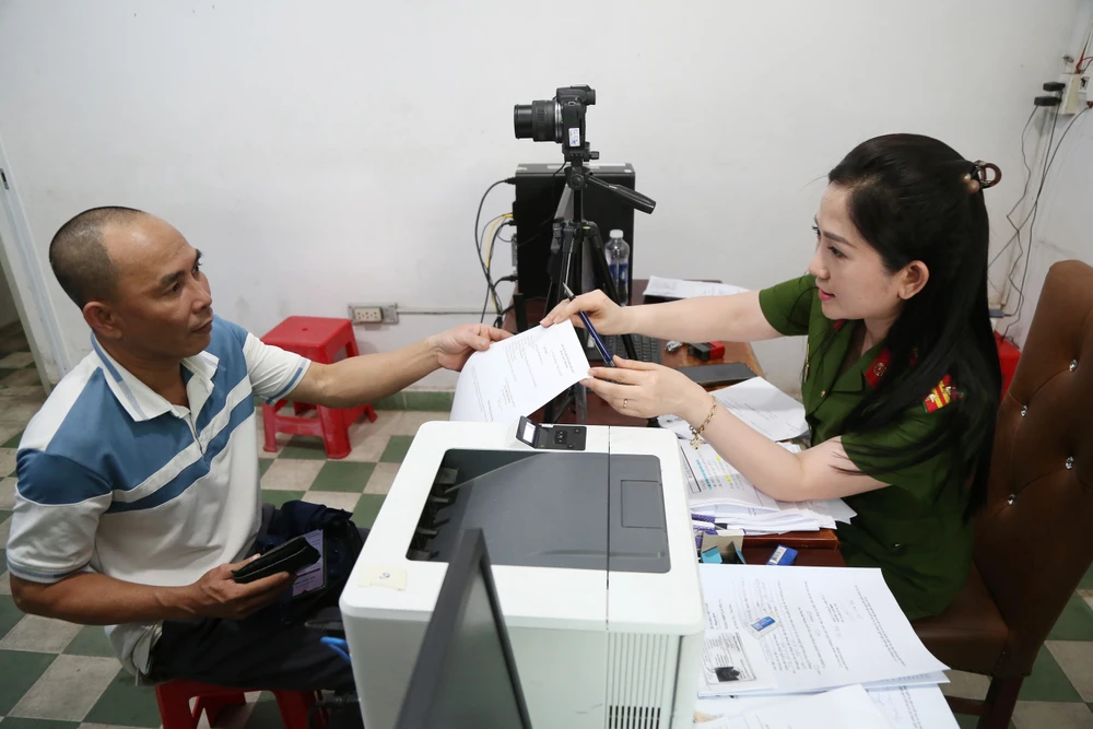 đội ngũ cán bộ (4).JPG