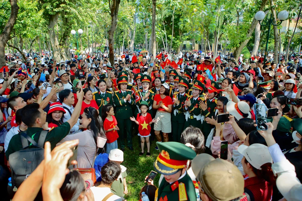 vẻ đẹp hoà bình (1).jpg