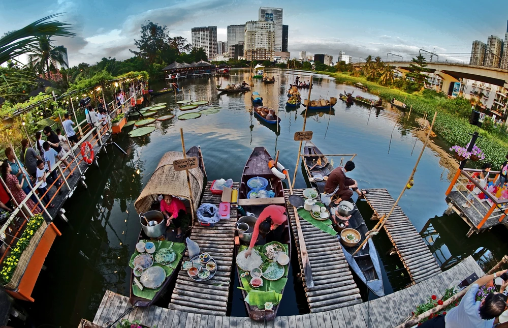 DU LỊCH ẨM THỰC_PHẠM MINH GIẢNG.jpg