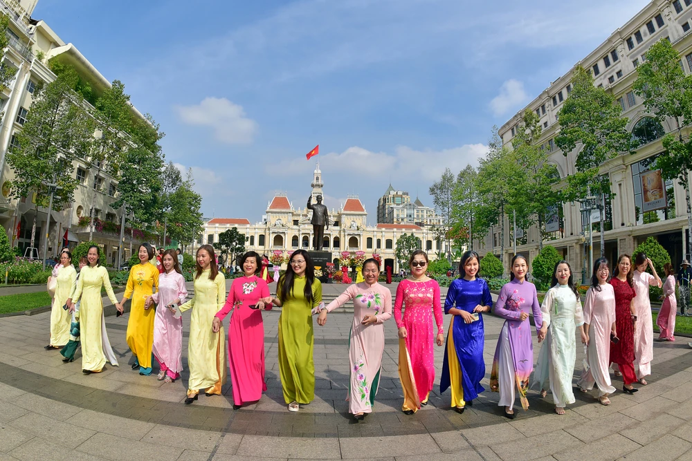 SẮC MÀU LỄ HỘI_NGUYỄN HỮU TUẤN.jpg