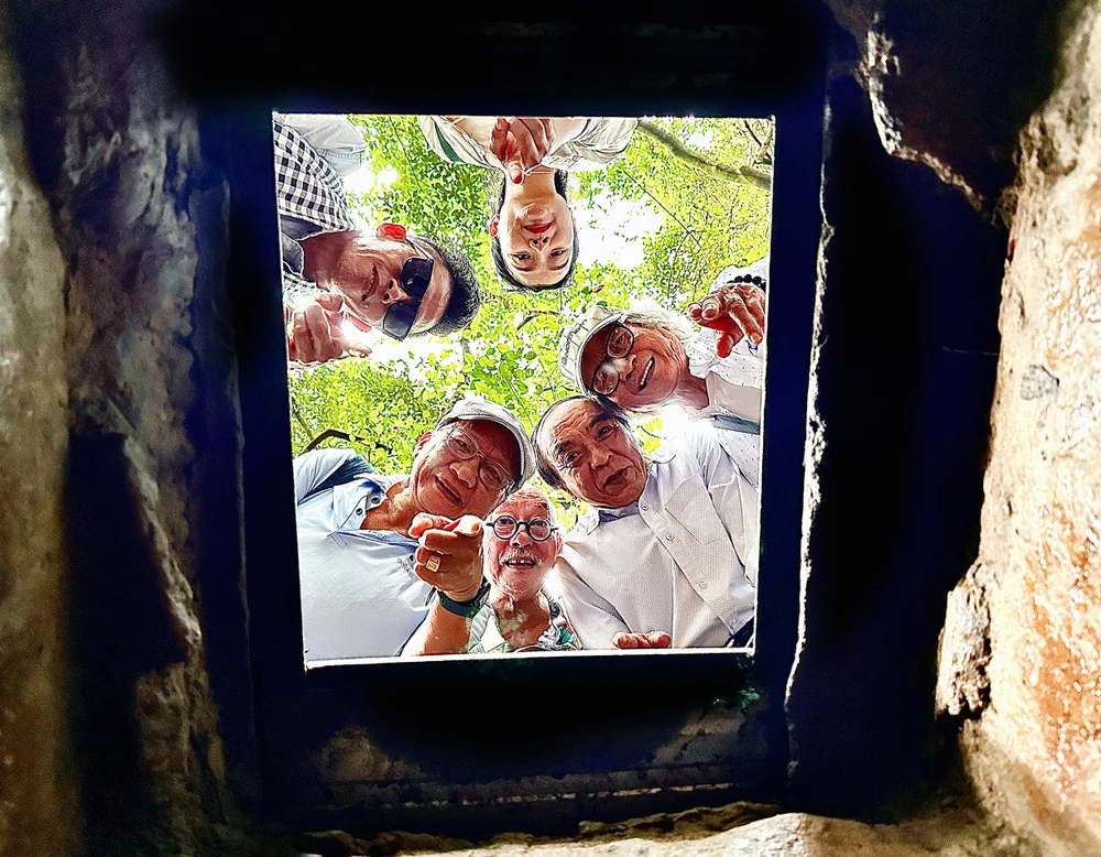 Tham quan địa đạo Củ Chi_NGUYỄN XUÂN HỮU TÂM.jpg