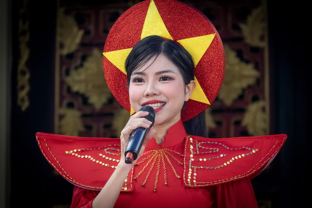 Rạng rỡ sắc xuân - Nguyễn Văn Tuấn.jpg