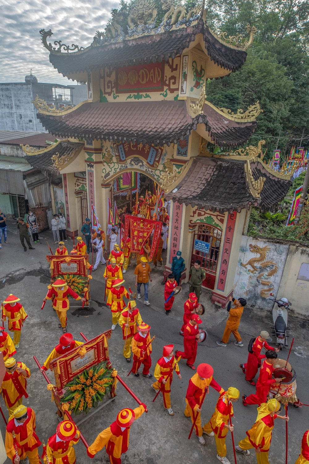 Sắc xuân đình thần Dĩ An thành phố Hồ Chí Minh - nguyễn văn tuấn.jpg