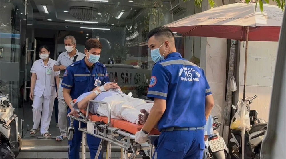 xe cứu thương.JPG