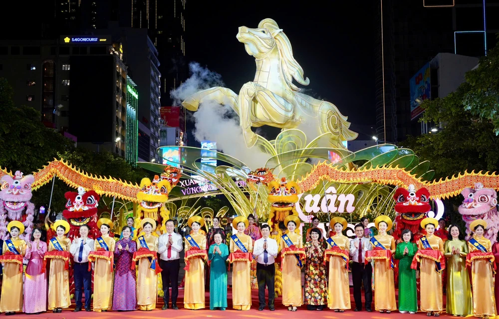 đường hoa nguyễn huệ (4).jpg