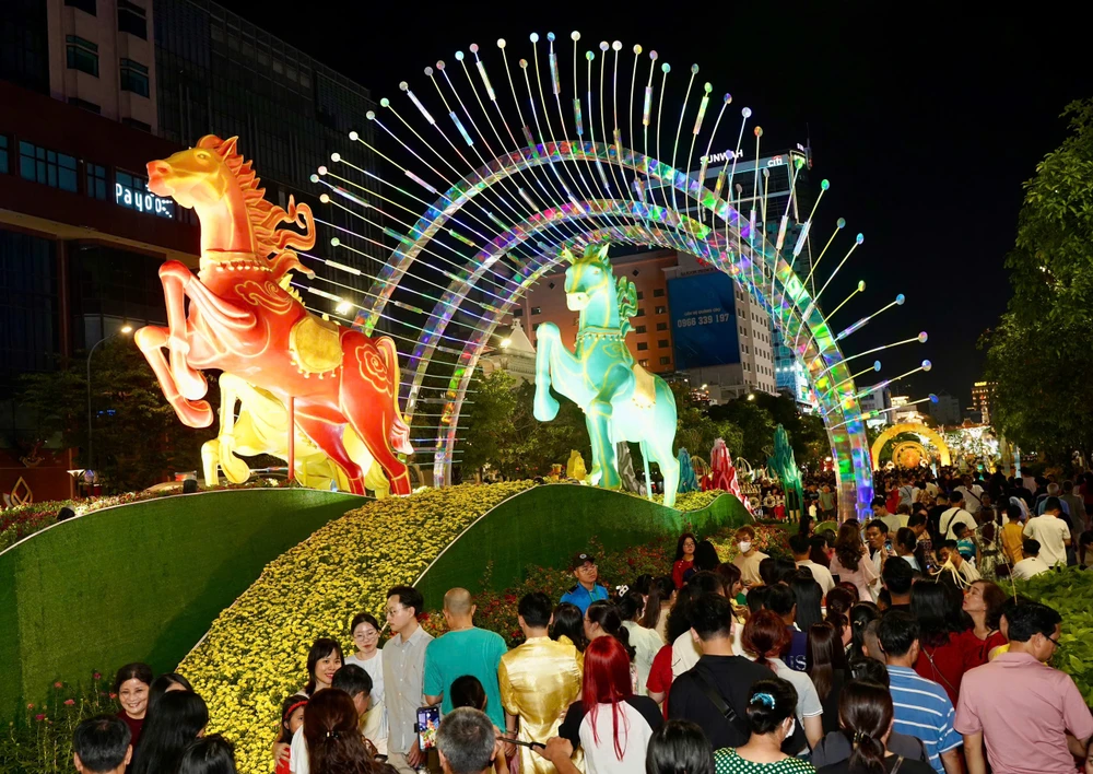 đường hoa nguyễn huệ (7).jpg