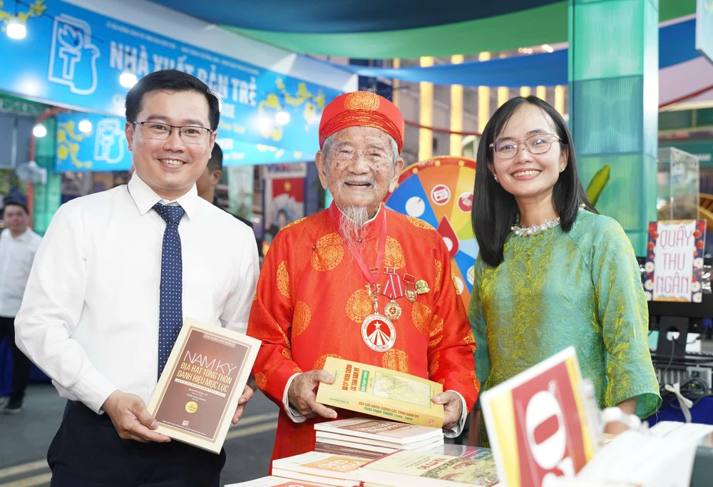 đường sách tết (1).jpg