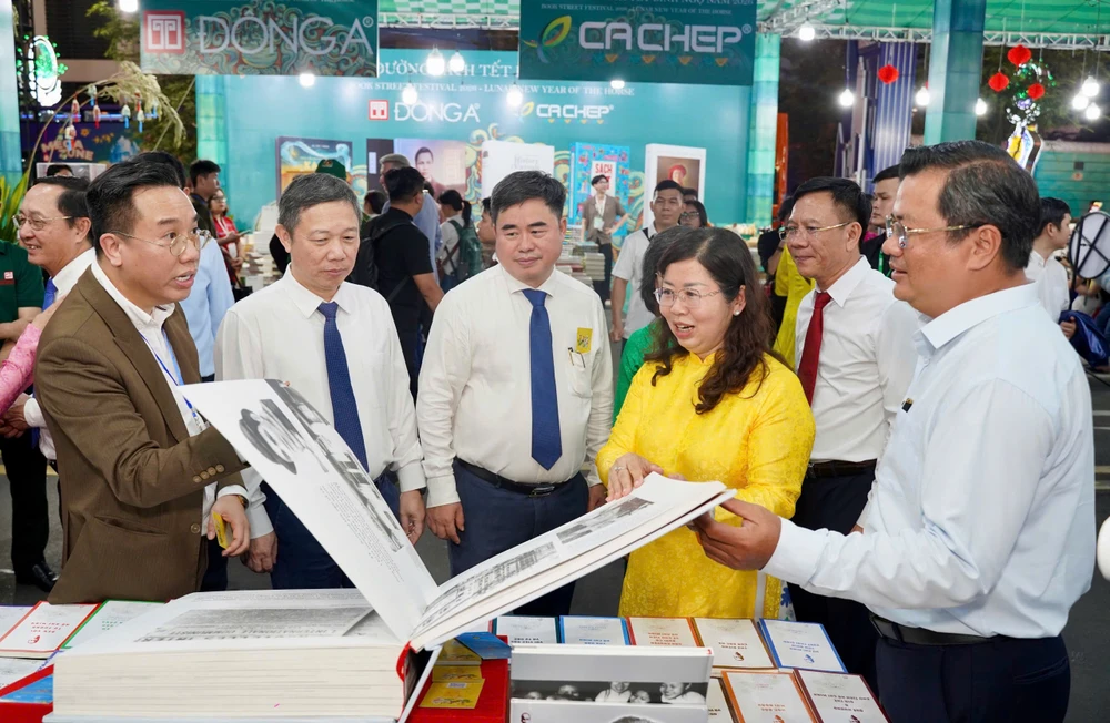 đường sách tết (3).jpg