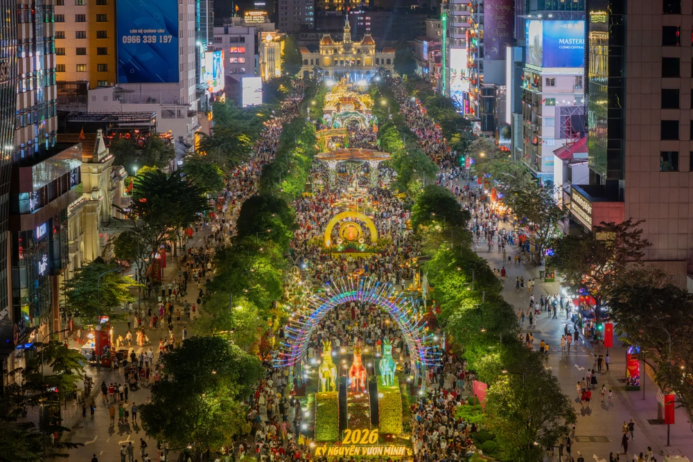 ĐÊM KHAI MẠC ĐƯỜNG HOA NGUYỄN HUỆ 2026_NGUYỄN HỒNG PHONG.jpg