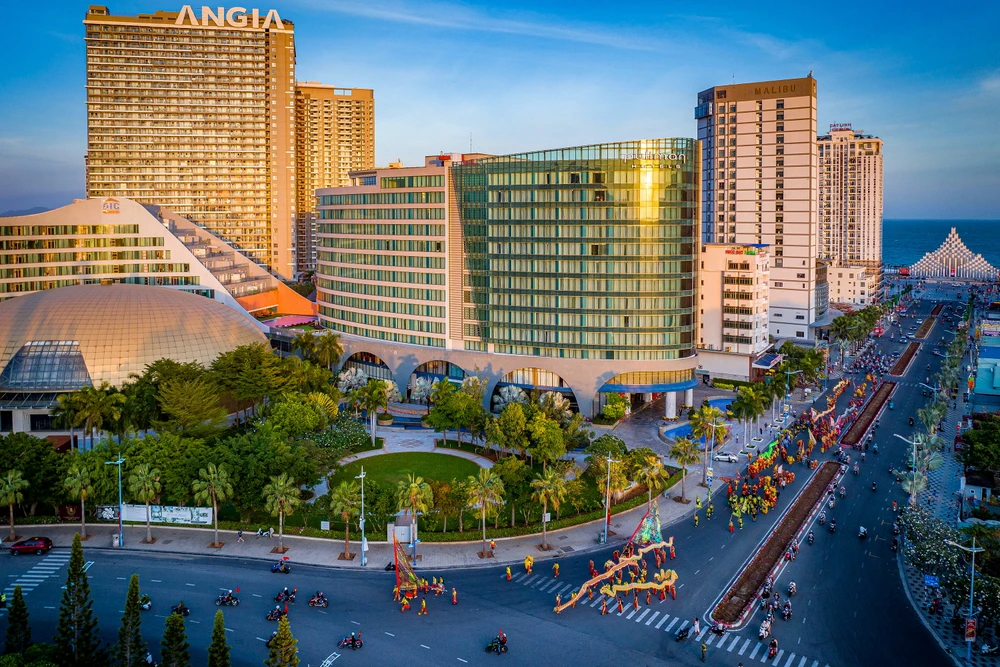 DIỄU HÀNH LÂN SƯ RỒNG ĐÓN CHÀO NẮM MỚI_ĐỖ TRỌNG HOÀI ÂN.jpg