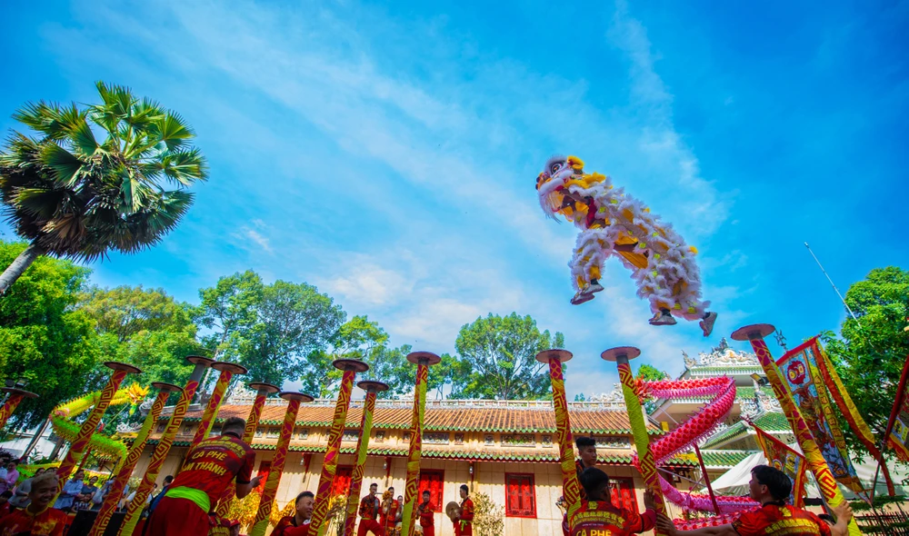 MÚA LÂN_NGUYỄN XUÂN THẮNG.jpg