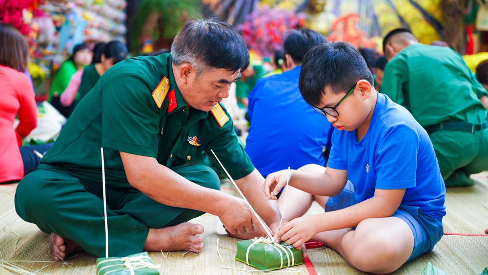 TRAO TRUYỀN VĂN HÓA_TRẦN NGỌC TIẾN.jpg