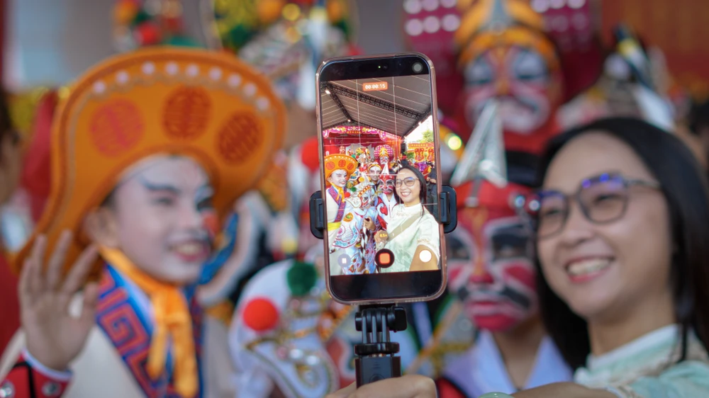 CHECK-IN MÙA LỄ HỘI_PHẠM MẠNH TUẤN.jpg