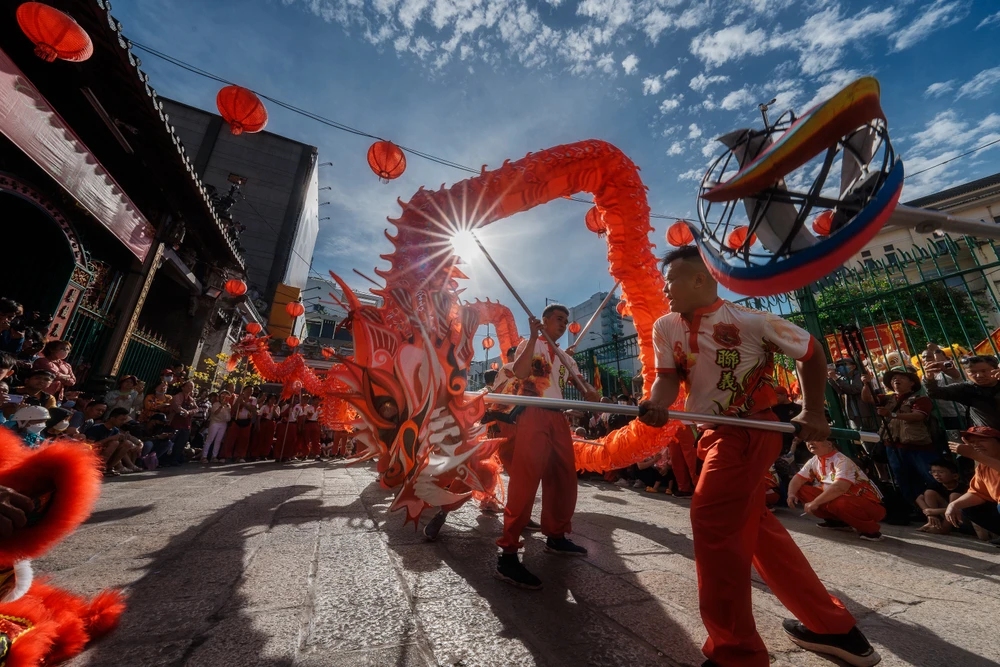 BIỂU DIỄN MÚA RỒNG_TRẦN MINH DŨNG.jpg