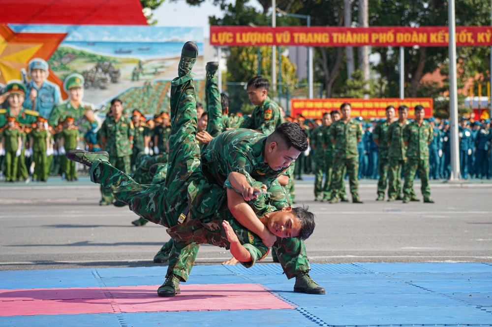 ĐỐI KHÁNG_QUỐC HUY_GIẢI TAY MÁY TRẺ ẤN TƯỢNG.jpg
