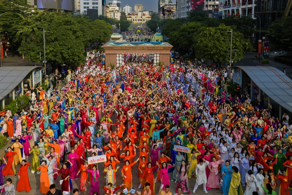 LỄ HỘI ÁO DÀI_NGUYỄN TẤN NGHĨA.jpg