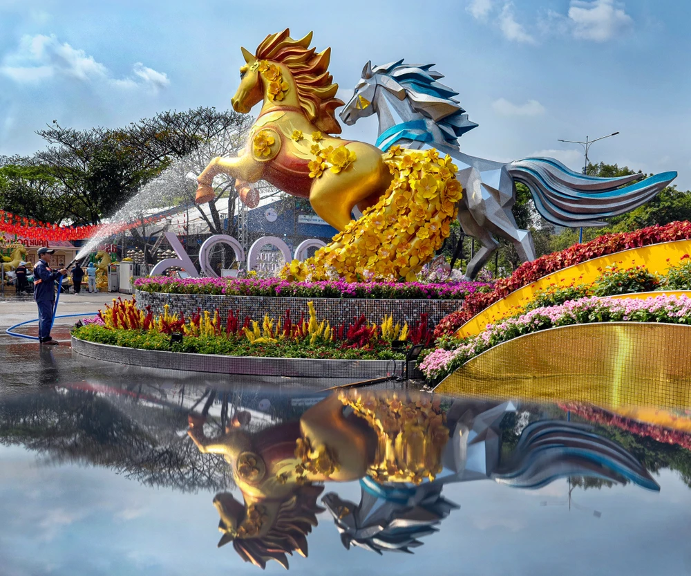 SONG MÃ NGHÊNH XUÂN_PHAN KIM DUNG.jpg